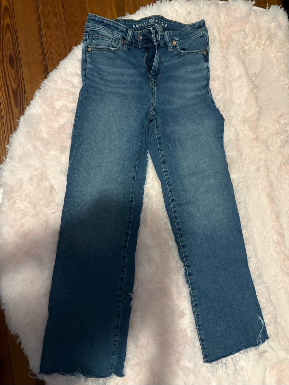 American Eagle Outfitters High-Rise Wide Leg Jeans in Medium Blue